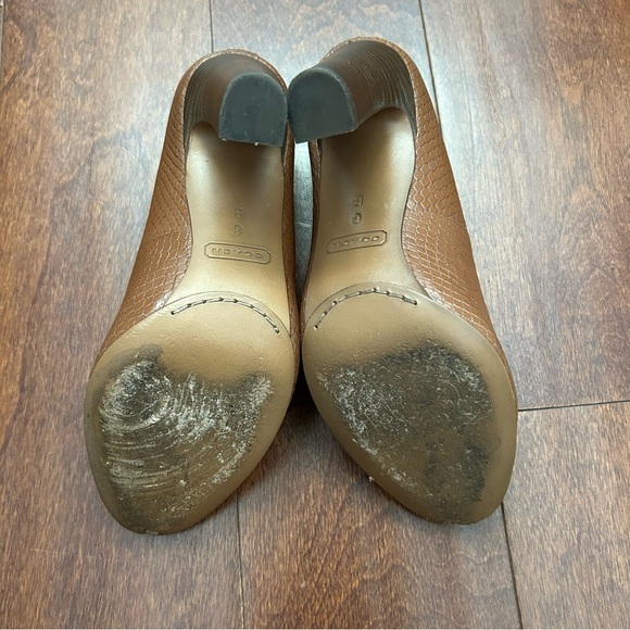 Coach Brown Snakeskin Textured Women's Pumps, Size 6 - Picture 15 of 16